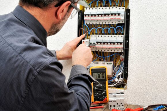 Commercial Electrician in Mississauga, ON